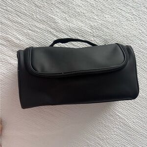 Black Travel Bag to hold Dyson/Shark hairdryer
